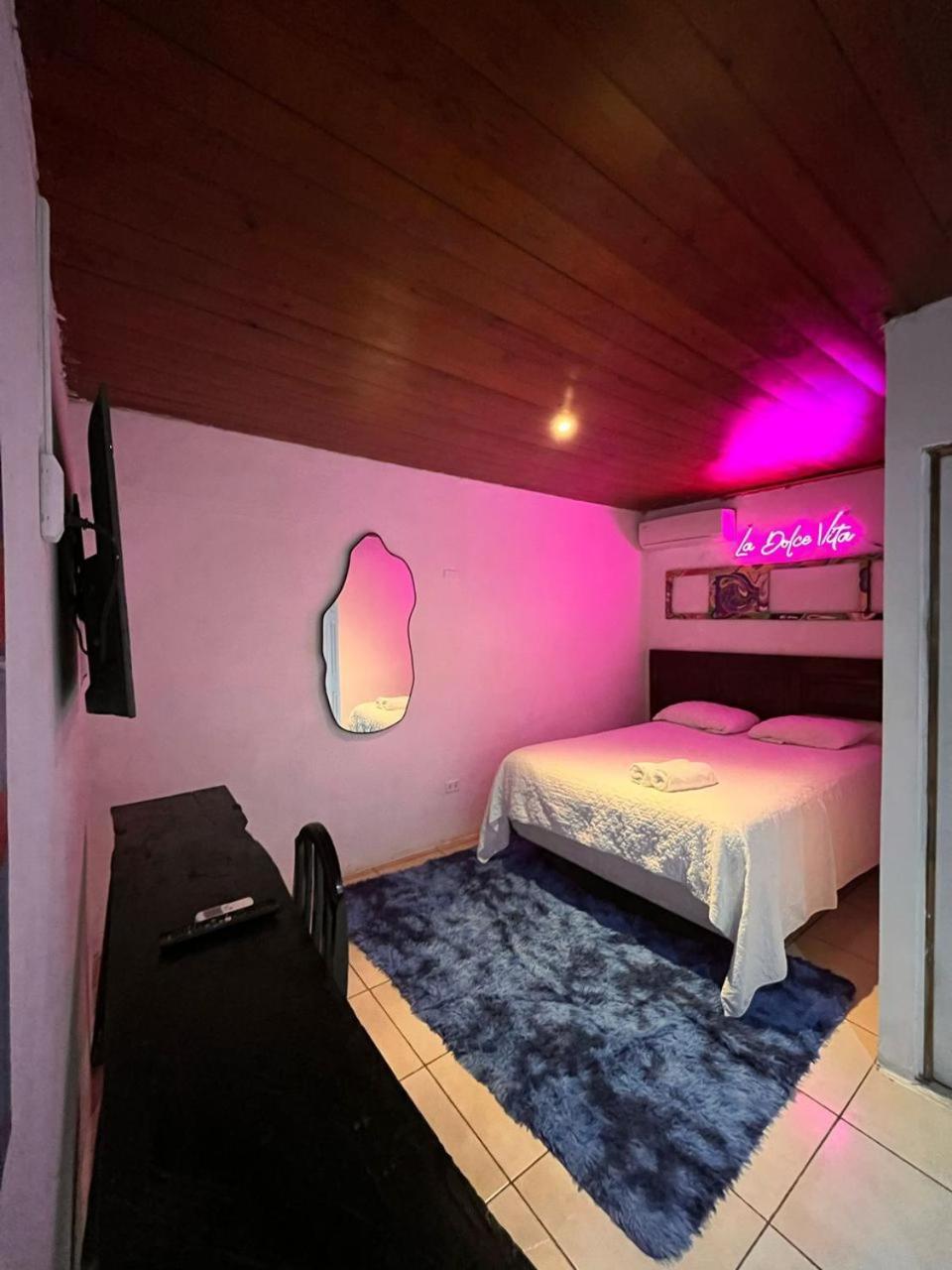 Villa Napoli Santa Ana Extérieur photo
